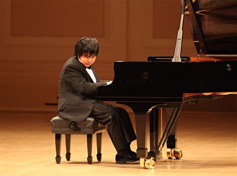 Pianist nobuyuki tsujii - Pianist Nobuyuki Tsujii bursts into tears when he plays at Carnegie Hall his own composition "Elegy for the Victims of the Tsunami of March 11, 2011 in Japan".